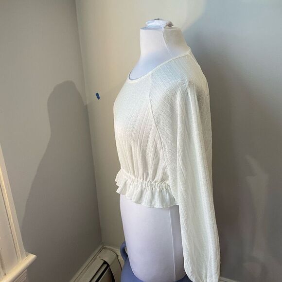 En Creme Dolman Batwing Sleeve Cropped Poet Gauzy Top. Creamy White, Medium - Picture 2 of 8